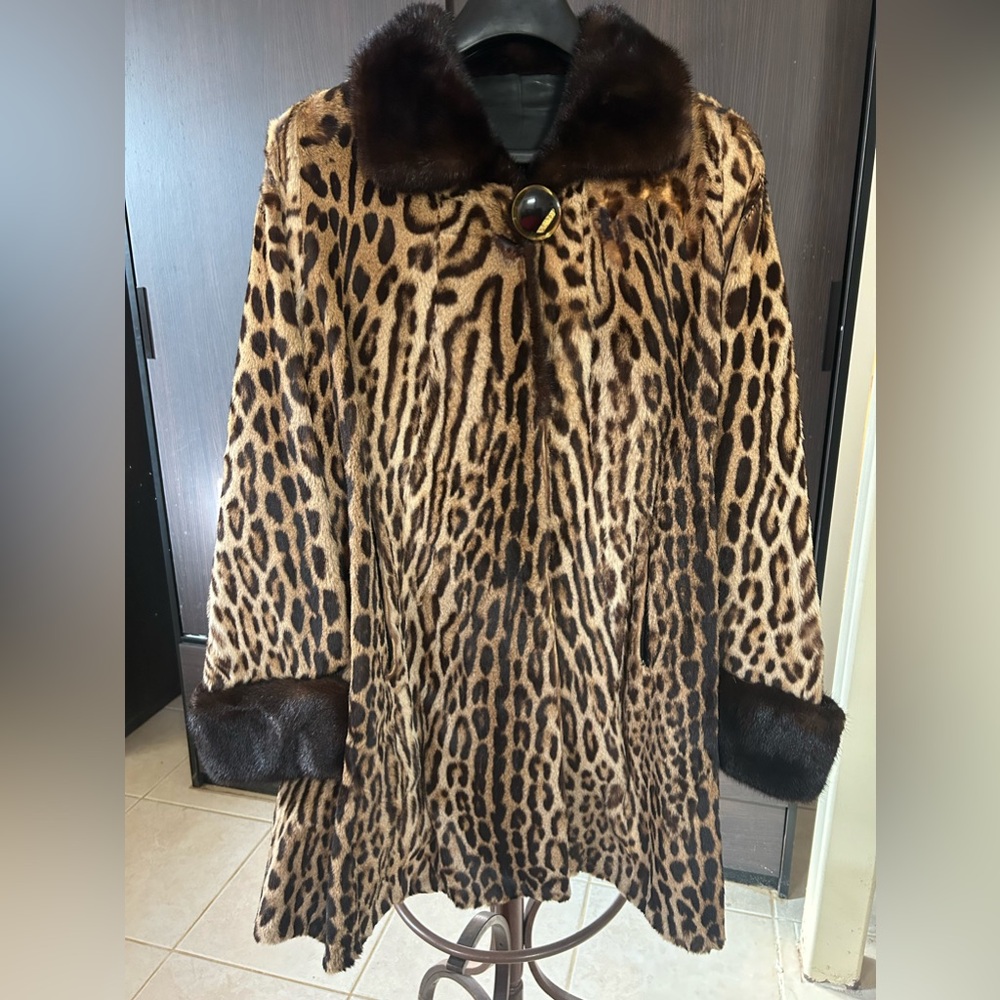 Real,Beautiful natural fur. Rare to find.